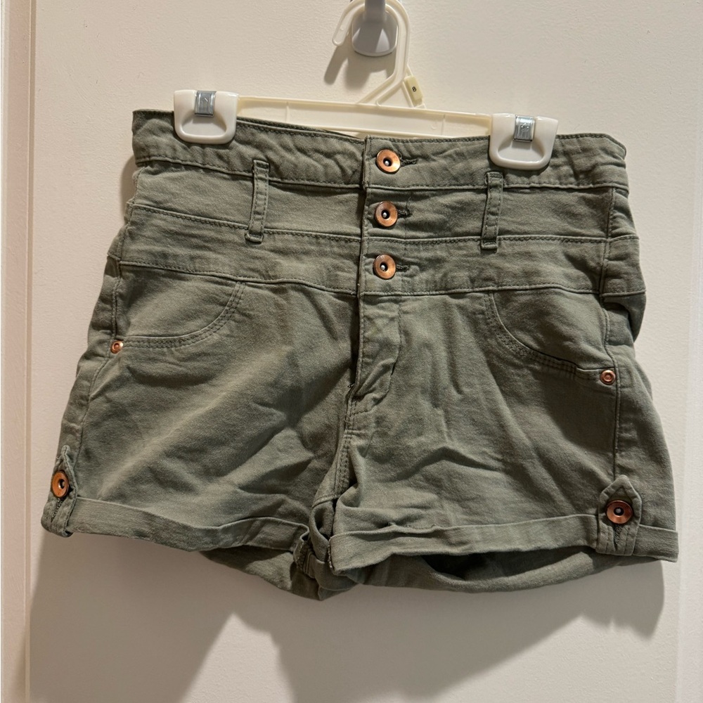 Green high waisted short shorts